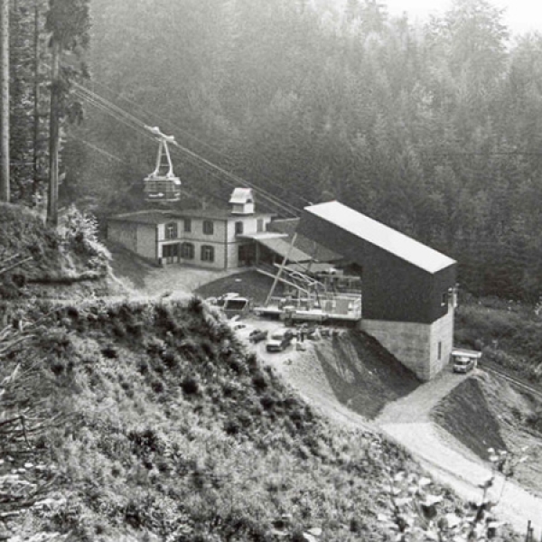 1975